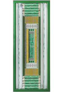 Œuvre nommée "Digital" : sculpture murale cybertrash du sculpteur Rémy Tassou. Vue principale.