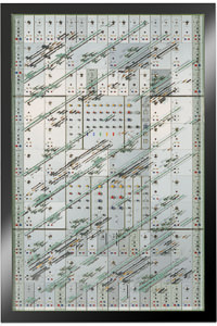 Œuvre nommée "Cracker" : sculpture murale cybertrash du sculpteur Rémy Tassou. Vue principale.