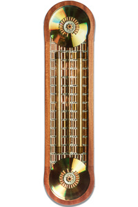 Œuvre nommée "Moog": sculpture murale cybertrash du sculpteur Rémy Tassou. Vue principale.