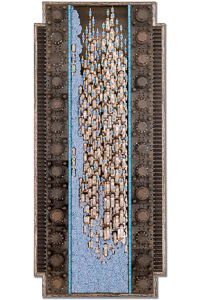 Œuvre nommée "Organic": sculpture murale cybertrash du sculpteur Rémy Tassou. Vue principale.