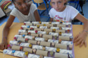 Réalisation d&rsquo;élèves à base de bouchons en lièges, capsules de bouteilles et rouleaux de papier toilettes