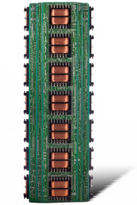 Œuvre nommée "Imsicatcher" : totem cybertrash de Rémy Tassou. Vue principale.