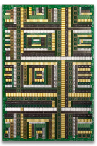 Œuvre nommée "Octacore" : totem cybertrash de Rémy Tassou. Vue principale.