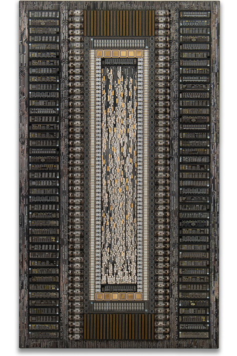 Œuvre nommée "Yutu" : sculpture murale cybertrash du sculpteur Rémy Tassou. Vue principale.