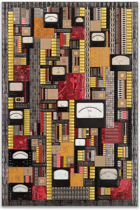 Œuvre nommée "Covid Detector" : sculpture murale cybertrash du sculpteur Rémy Tassou. Vue principale.