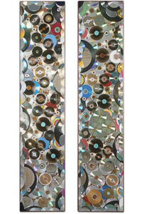 Œuvre nommée "Calendrier de l'Avent": sculpture murale cybertrash de Rémy Tassou. (vue principale, vignette)