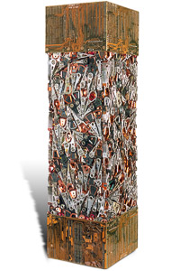 Œuvre nommée "Fortran" : totem cybertrash de Rémy Tassou. Vue sous un angle de rotation. (vue principale, vignette)