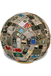 Œuvre nommée "Flash Gear" : totem cybertrash de Rémy Tassou. (vue principale, vignette)