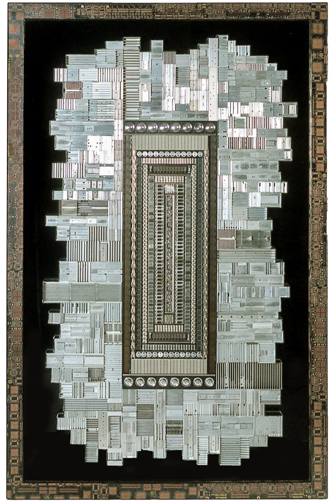 Œuvre nommée "THX" : sculpture murale cybertrash de Rémy Tassou. (vue principale, vignette)