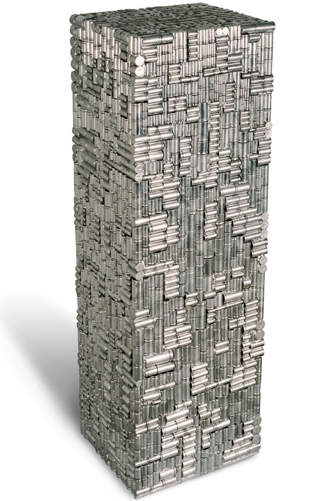 Œuvre nommée "Napster" : sculpture cybertrash (totem) du sculpteur Rémy Tassou. (vue principale, vignette)