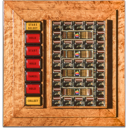 Œuvre nommée "Stake" : sculpture murale cybertrash du sculpteur Rémy Tassou. Vue principale (vignette)