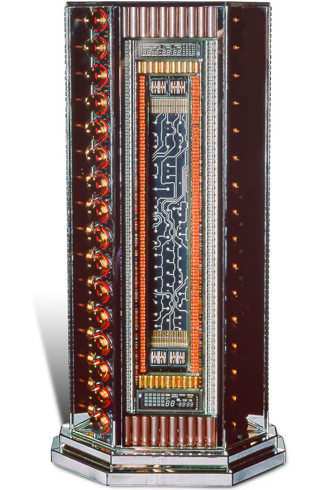 Œuvre nommée "W3C" : totem cybertrash de Rémy Tassou. Vue principale (vignette)