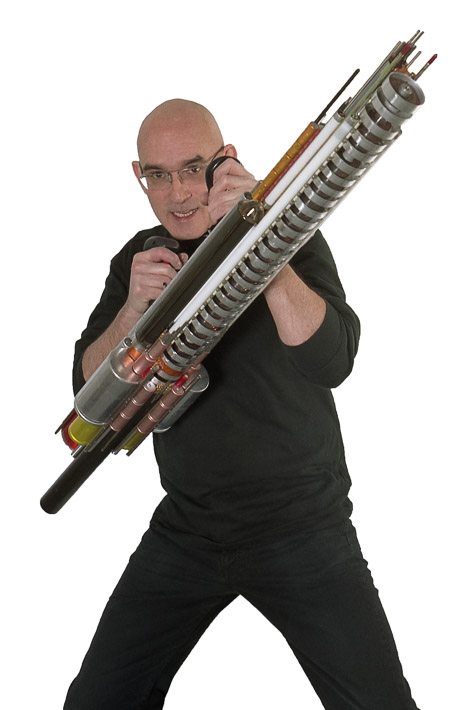 Œuvre nommée " Vapotron" : sculpture cybertrash de et avec Rémy Tassou. (vue principale, vignette)