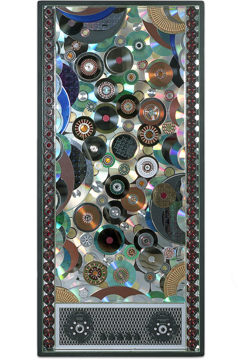 Œuvre nommée "Mobile" : sculpture murale cybertrash de Rémy Tassou. (vue principale, vignette)