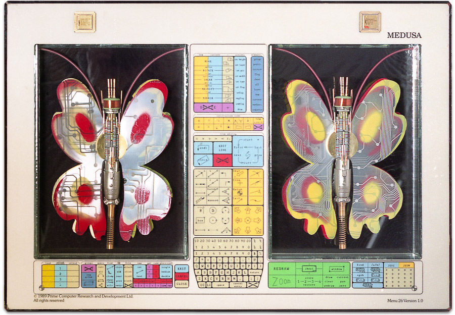 Œuvre nommée "Medusa" : sculpture murale cybertrash de Rémy Tassou. (vue principale, vignette)