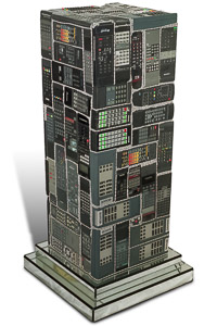 Œuvre nommée "Telec" : totem cybertrash de Rémy Tassou. (vue principale, vignette)