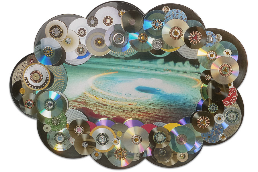 Œuvre nommée "Tassoubaru": sculpture murale cybertrash de Rémy Tassou. (vue principale, vignette)