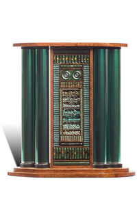 Œuvre nommée "Firewall" : sculpture cybertrash (totem) du sculpteur Rémy Tassou. Vue principale. (vignette)