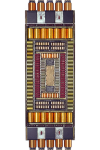 Œuvre nommée "VGA": sculpture murale cybertrash de Rémy Tassou. Vue principale (vignette)