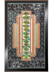 Œuvre nommée "Phazing" : sculpture murale cybertrash du sculpteur Rémy Tassou. Vue principale (vignette)