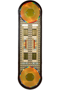 Œuvre nommée "Nurds" : sculpture murale cybertrash du sculpteur Rémy Tassou. Vue principale (vignette)