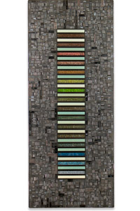 Œuvre nommée "Crystal" : sculpture murale cybertrash du sculpteur Rémy Tassou. Vue principale (vignette).