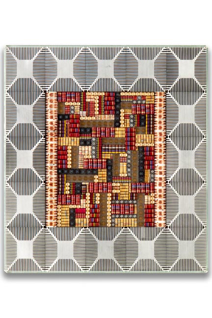 Œuvre nommée "Mosaic" : sculpture murale cybertrash du sculpteur Rémy Tassou. Vue principale (vignette double)