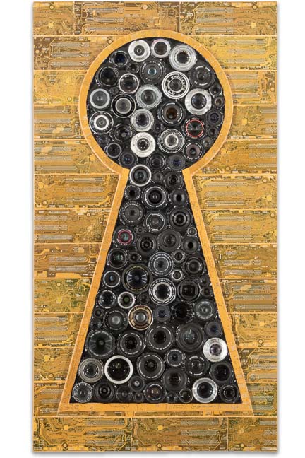 Œuvre nommée "Pegasus": sculpture murale cybertrash du sculpteur Rémy Tassou (vignette double).