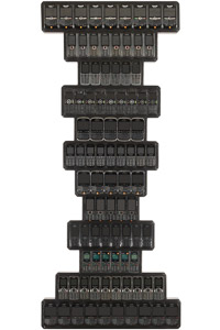 Œuvre nommée "BlackBerry " : sculpture murale cybertrash du sculpteur Rémy Tassou. (accueil vignette)