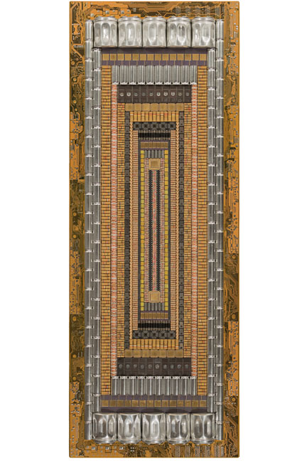 Œuvre nommée "Idagio ": sculpture murale Cybertrash de Rémy Tassou. (acceuil double)