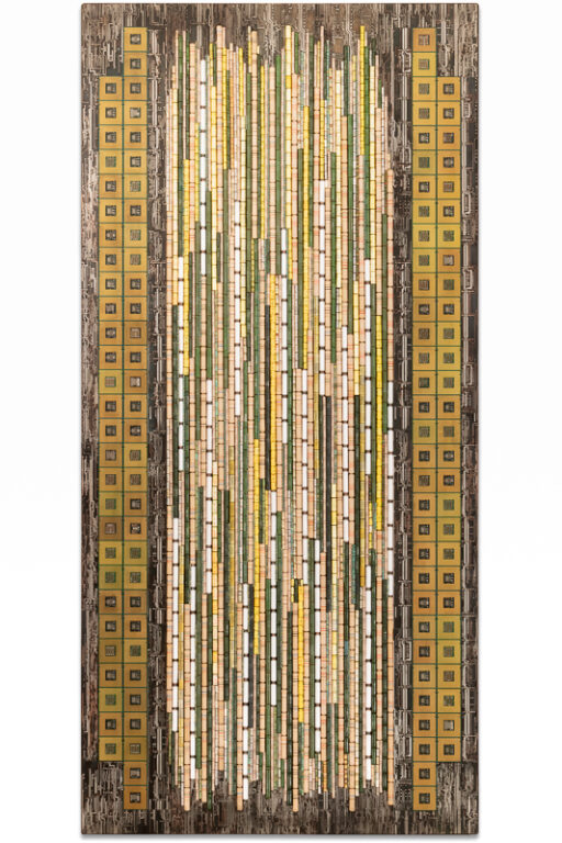 Œuvre nommée "Intel Inside" : sculpture murale cybertrash du sculpteur Rémy Tassou. (UNE)